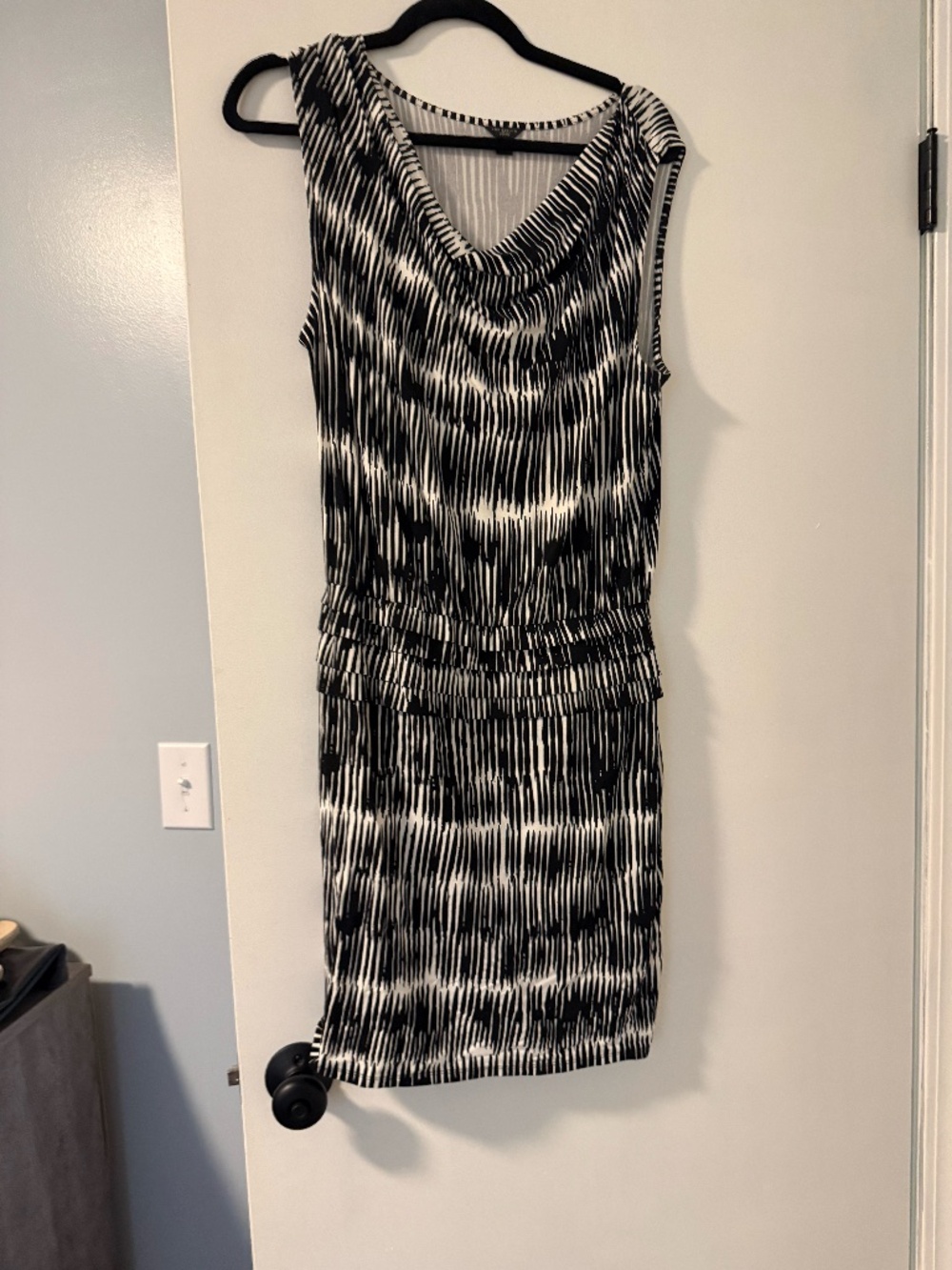 Ann Taylor Black & White Abstract Print Cowl Neck Dress – Size Petite Medium (MP